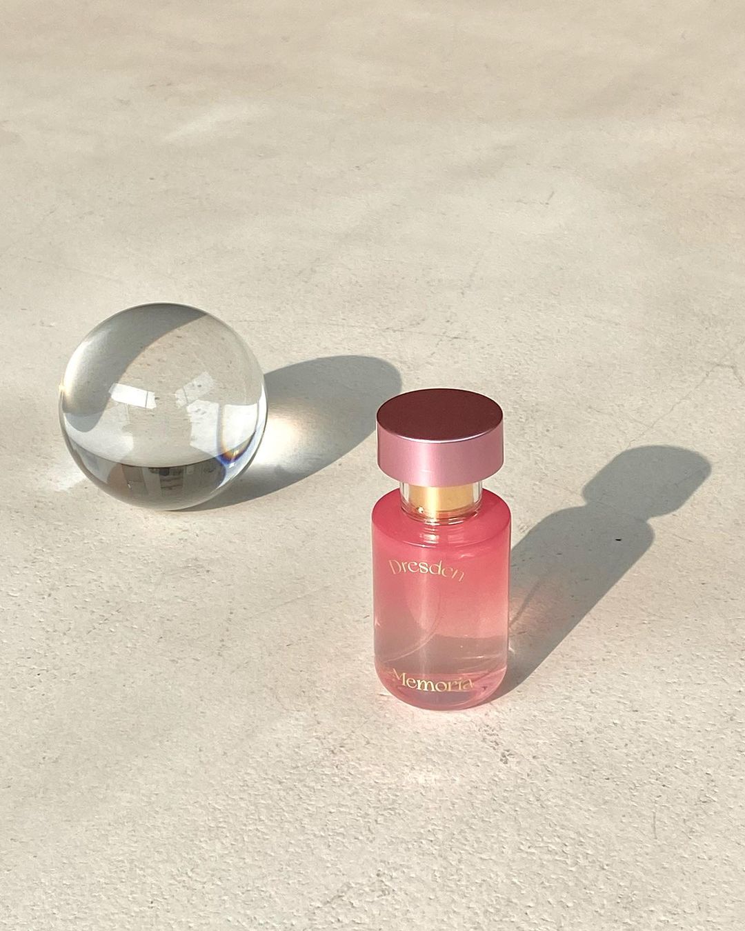 사랄라 on Instagram: “#협찬 #드메모리아 . 𝐃𝐞𝐦𝐞𝐦𝐨𝐫𝐢𝐚 는 기억, 추억을 뜻해요 ⁎ᵕᴗᵕ⁎ 세계적인 프랑스 향료업체 ‘Argeville’의 향료를 사용하여 브렌딩한 니치향수에요