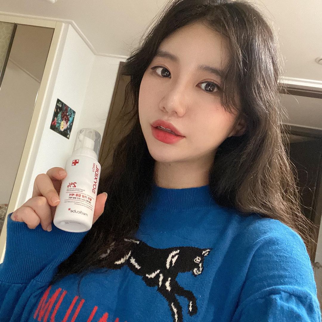 유정 🐶 on Instagram: “#협찬 #광고 메디큐브 소이시딜 폼 ☁️ 한 가르마를 몇 년째 타서 최근에 가르마 탈모가 보이기 시작했었는데 딱 이 시기에 메디큐브 제품을 접하게 되었어요