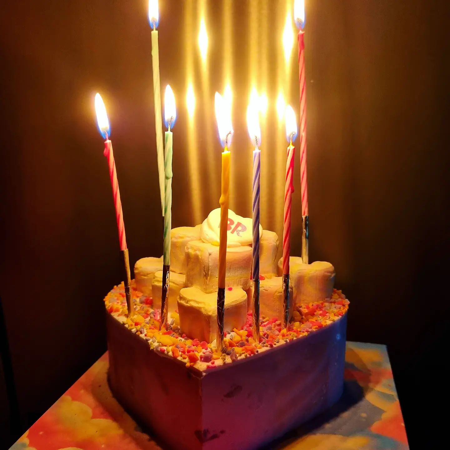 요새 정신이 없어서 연락도 잘 못하고 지냈는데 25살 생일 축하해주신 모든분들 정말정말 감사하고 몸둘바를 모르겠네용...ㅎㅎ 사랑해여 다들❤❤
