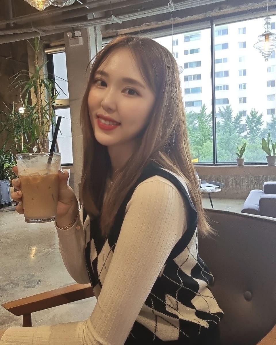 카페 너무크고 짱좋구요☺
그림그리는 카페 남자친구랑 갔는데
너무 재밌고 너무 이뿐곳이라
너므 좋았어요💕💕☺

#일산 #데이트 #그림 #그리기 #카페#카페 #카페스타그램 #카페추천 #커피 #커피스타그램 #커피한잔 #디저트카페 #coffee #instacoffee #instafood #cafe #coffee #coffe #❤️ #맞팔 #팔로워 #좋아요 #선팔 #likeforfollow #follow4follow