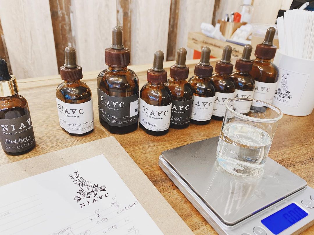 @lisianthus.allium on Instagram: “향수 만들기 #향수공방 #니아벡 #니아벡향수 #너무좋아 #취저 #향수 #내꺼 #