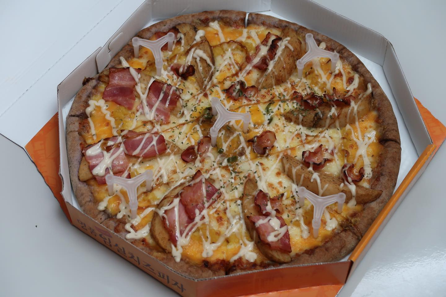 부평 구청역 부근 피자 맛집.
고소한 임실피자를 듬뿍 올려 판매하는
착한 피자집!
브랜드 피자보다 저렴한데 맛과 퀄리티는 상상이상이다
진짜 맛있으니까 꼭 방문해보세요!

#부평맛집#부평피자맛집#부평피자맛집#부평맛집추천#부평배달맛집
#부청구청피자#부평피자배달#부평배달#부평야식
#부평구청피자#굴포천역피자#부평동피자#부평동피자배달#부평동맛집