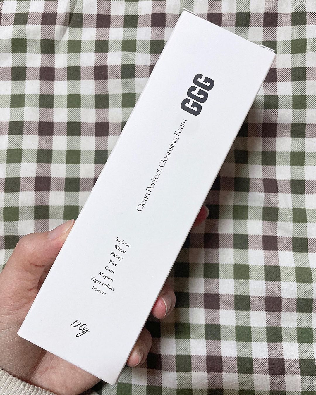 :D (160.45s)☁️ on Instagram: “@gggbeauty.official 🤍 순하고 촉촉한 폼클렌징🙈 특허받은 천연곡물8가지 & 천연연료 (발효콩/버드나무/오레가노/마치현/육계/편백/황금)등의 자연친화적 성분으로