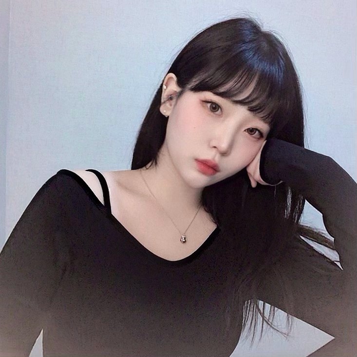 앞모리 너무 짧아부림..😕
.
.
.
.
.
.
.
#대구 #부산 #집콕놀이 #셀프미용 #오프숄더 #인스타필터 #데일리룩 #데일리 #일상 #일상소통 #블랙코디 #셀기꾼 #셀스타그램 #소통 #소통환영 #맞팔은댓 #인친 #코스메틱 #뷰티그램  #협찬 #협찬환영 #dailylook #daily #instadaily #instagood #followｍe #following #fff #style #selfie