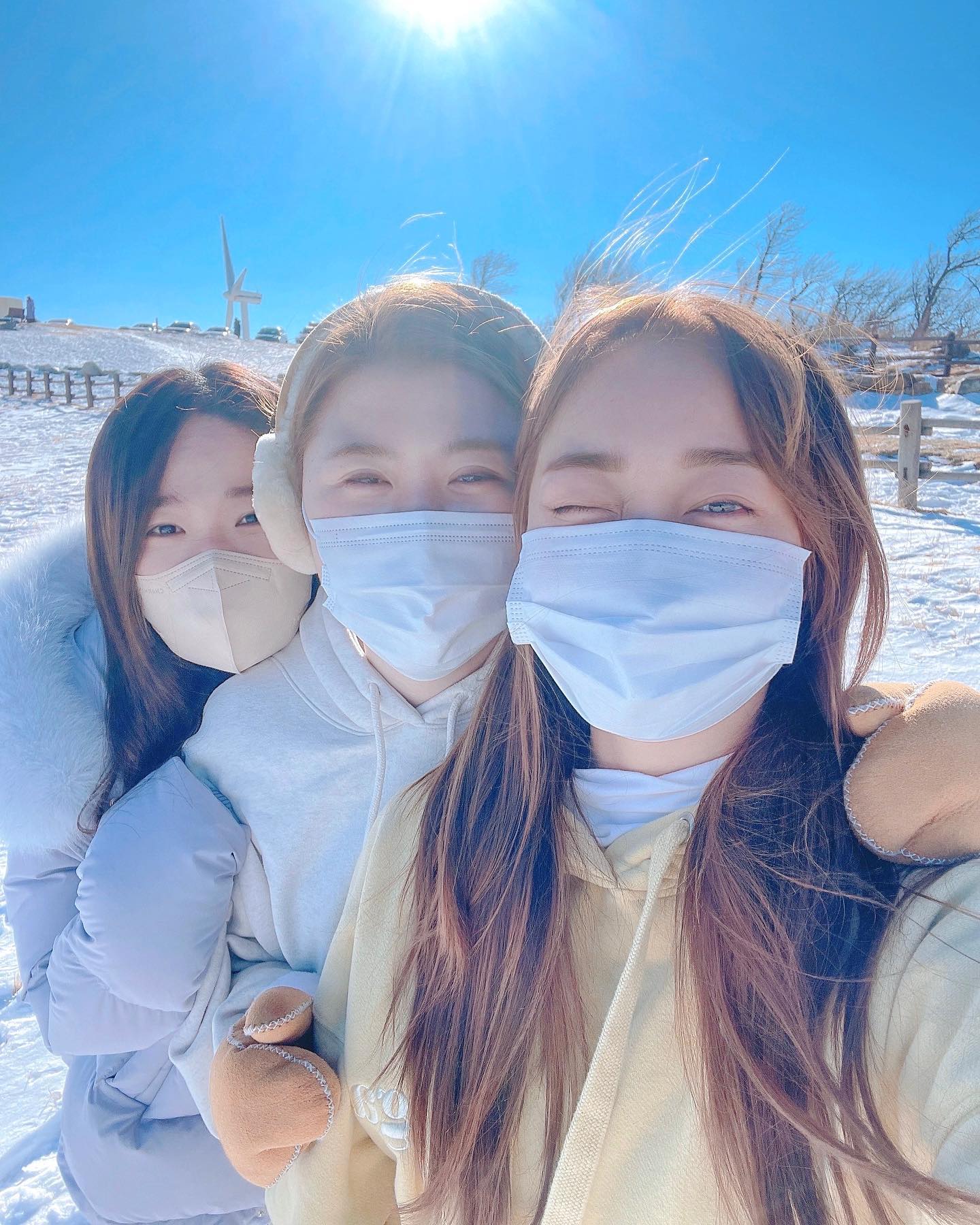 🌝
귀염둥이들이랑 ˃̵͈̑ᴗ˂̵͈̑
생각해보면 우리 셋이 셀카는 처음이야 🤭

#강릉여행 #대관령 #삼양목장 #박송박🤟