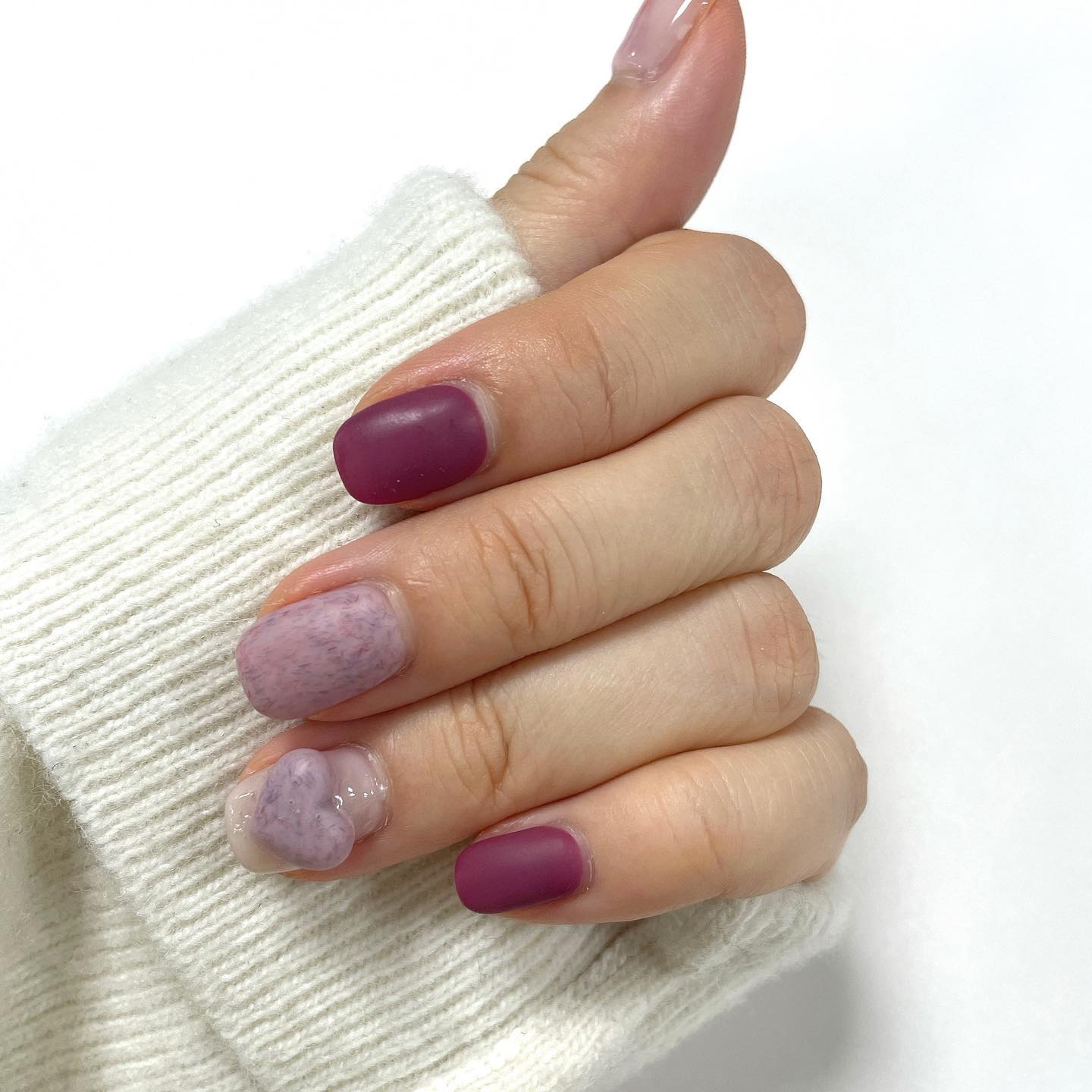 앙고라+하트

겨울느낌 낭낭💜

#네일 #nailart #네일아트 #앙고라네일 #하트네일