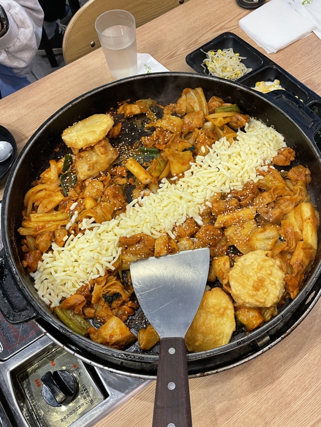 [송파구/문정]맛있다고 감탄사 연발하게 되는 "홍춘천 치즈닭갈비"