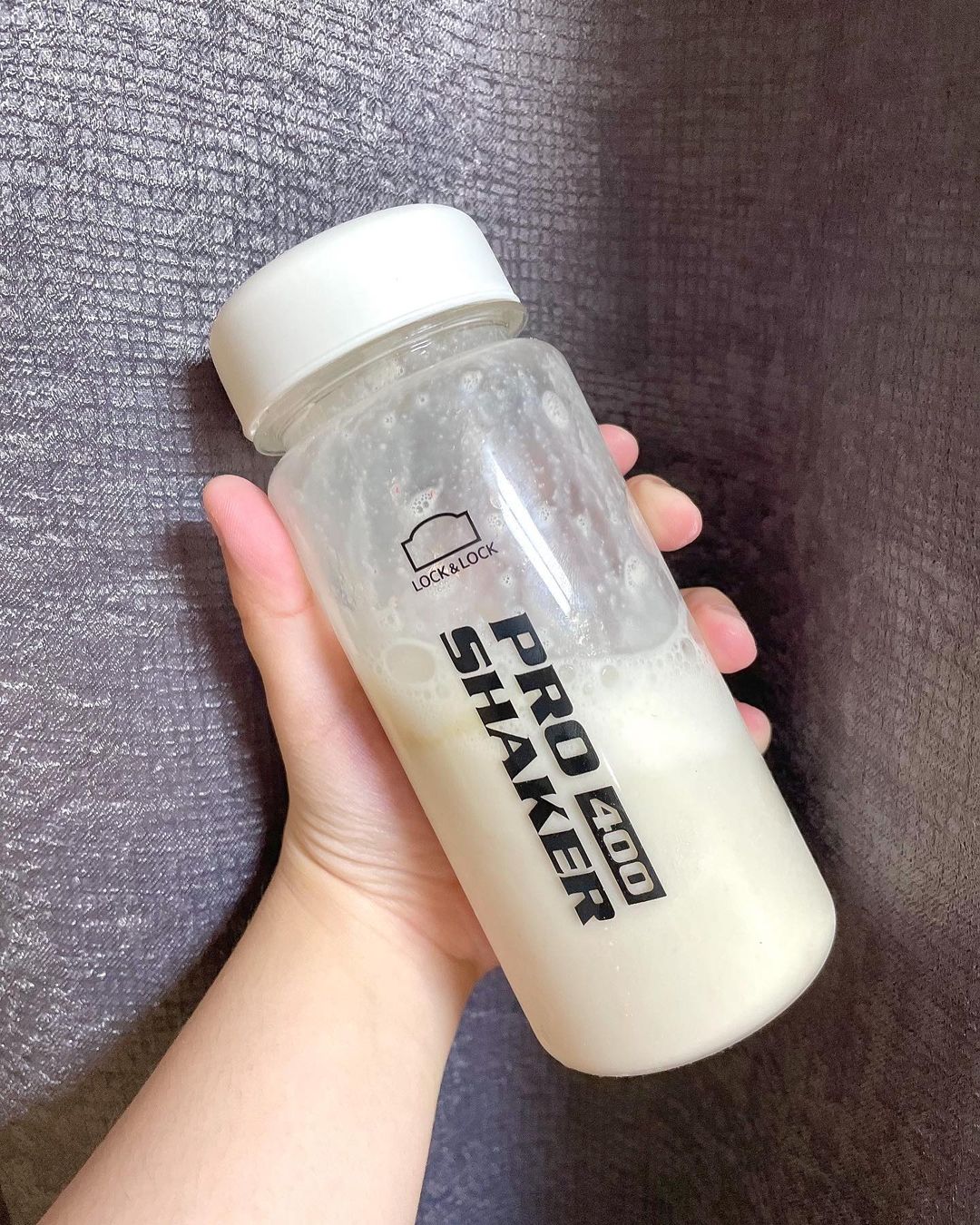 쪼꼬미 커플’s Instagram photo: “#광고 쪼꼬미커플 X 프로틴스토리 식사대용 맛있는 단백질 쉐이크 ♥️ 제가 먹은 제품은 “ 스무디딸기맛 “ 이었어요 🍓 제가 한 까탈스러움 해서 ,, 향이