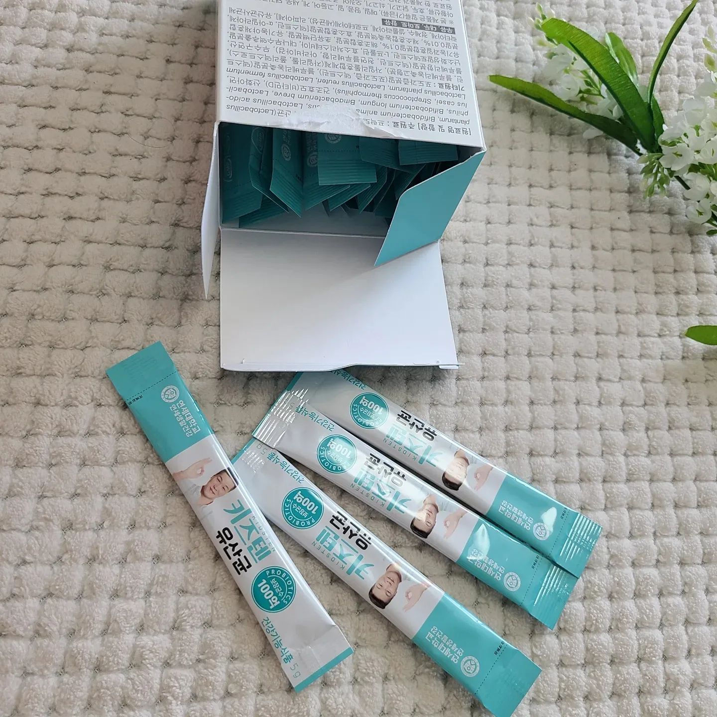 #할인구매 kids10.kr #키즈텐 #어린이유산균

연세 키즈텐 어린이 유산균으로 아기 장건강을 챙겨주고 있어요 ~4중 기능성 유산균으로 유산균 460억 투입! 최대 100억까지 보장된데요 ❤아연에 비타민D까지 함유되어 아이 성장에 정말 좋아요🥰
부드러운 입자에 블루베리맛으로 새콤달콤 맛도 좋아 아이가 맛있고 간편하게 먹을수 있어요 
중앙일보 건강기능 식품 부문 우수브랜드 4년 연속 대상 1위 라고 하니 믿을만하죠💯

#연세키즈텐 #키즈텐유산균 #키즈유산균 #유아유산균 #아이유산균 #100억유산균