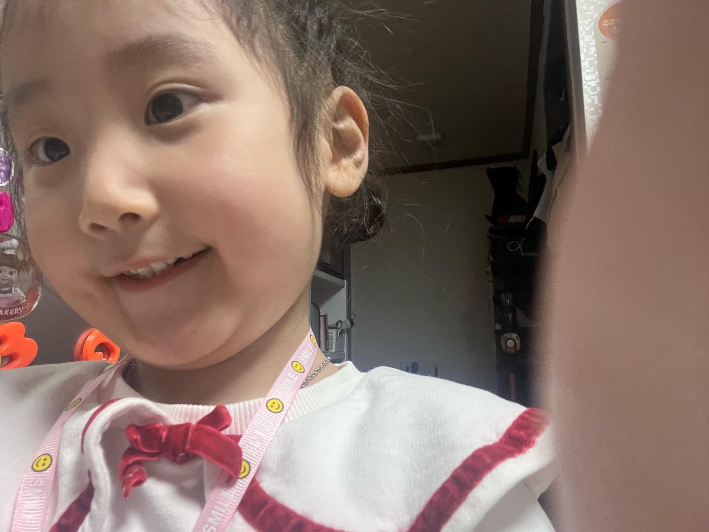 틈만나면 셀카찍는애🤦‍♀️
-
-
-
#5살 #딸래미 #취미는 #내폰으로 #셀카놀이 #사진에 #실물이안담겨 #🤦‍♀️