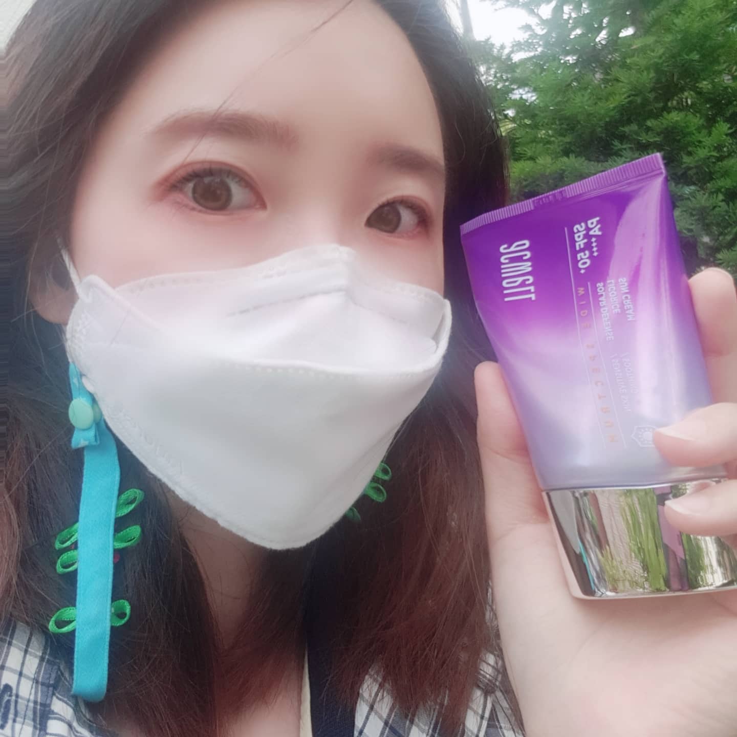#협찬 
요즘 야외활동할때 자외선차단은 필수!
순한 데일리선크림으로 
간편하게 자외선차단하기!

유기+무기자차 장점만쏙쏙 혼합자차이라
자차 발랐을 때 안끈적이고 
부드럽게 잘발려서 맘에들어용
자연스러운톤업+은은한광까지 겟겟!

야외활동필수템은 바로바로 선크림!
운동할때도 꼭꼭 챙겨바르는중 
순해서 데일리선크림으로 괜츈!

자극없이 피부본연의 힘을 
쉽게 되찾을 수 있도록 
도와주는 트레디셔널 더마톨로지 브랜드 
아크웰 솔라디펜스 감초수 선크림

.
.
.
.
.
#첫줄 #일상 #일상스타그램 #데일리 #데일리그램 #뷰티 #뷰티스타그램 
#협찬 #아크웰솔라디펜스선크림 #태양광선크림 #식물성선크림
#선크림추천 #민감성피부 #저자극선크림 #혼합자차선크림 
#자외선차단제 #썬크림 #리프세이프 #순한선크림 #클린뷰티
#직장인일상 #운동하는여자  #관리하는여자 
#첫줄반사 #코덕 #선팔맞팔 #좋테 #좋반 
#셀카 #얼스타