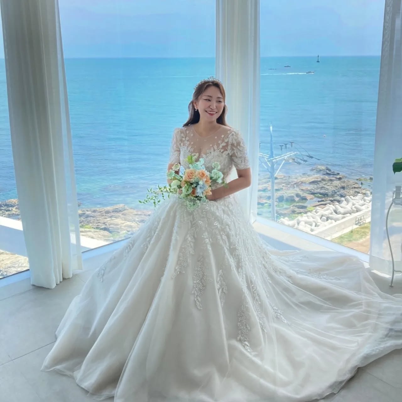 어제 소라공쥬 공주님놀이👰‍♀️
다음날 아빠도엄마도오빠도
누구냐고하는건 너무한거 아니냐곸ㅋㅋㅋ
사진셀렉까지 어떻게 기다려😱😱

#웨딩촬영 #웨딩컨셉촬영 #예비신부