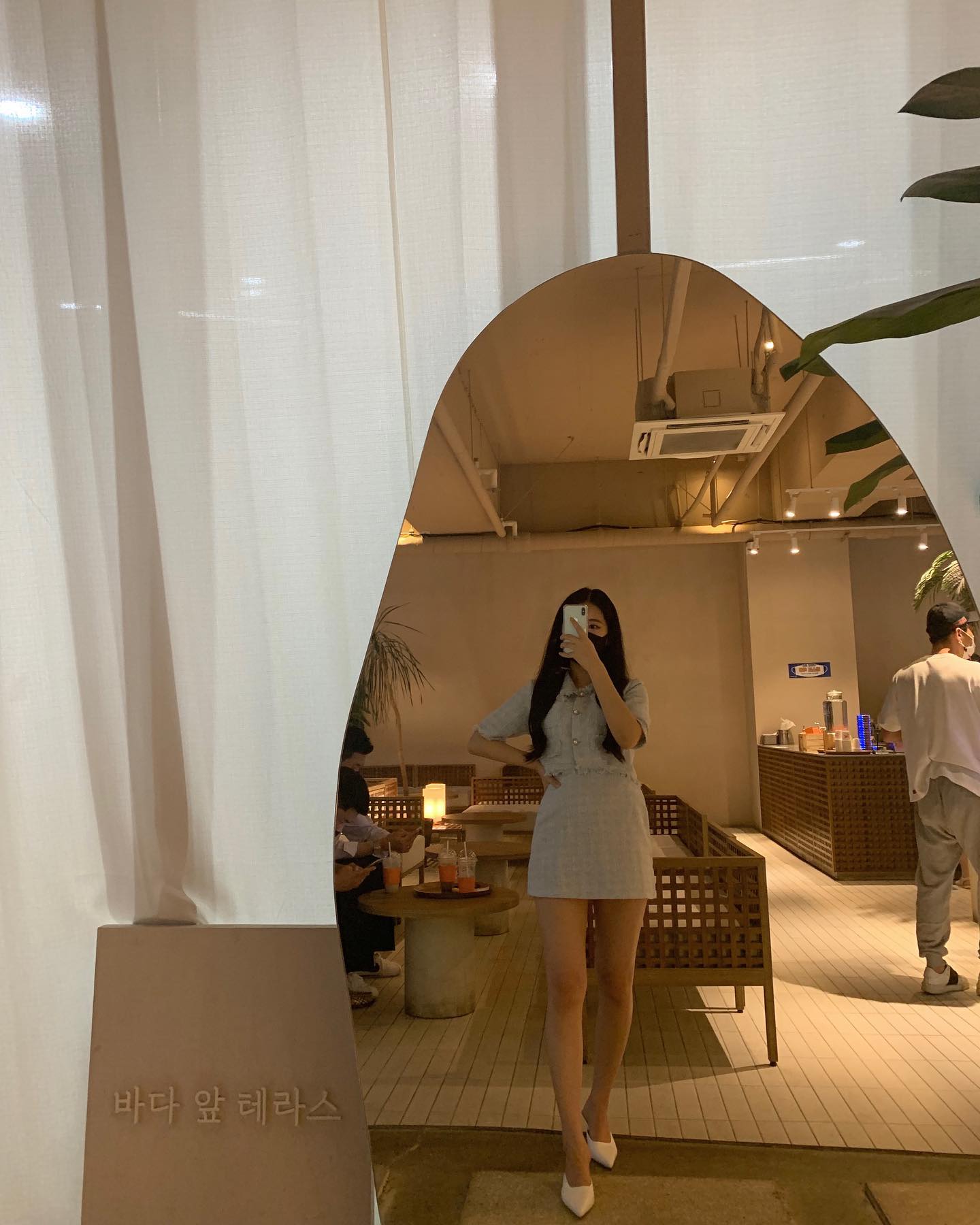 오늘은 홍일점💙❤️
