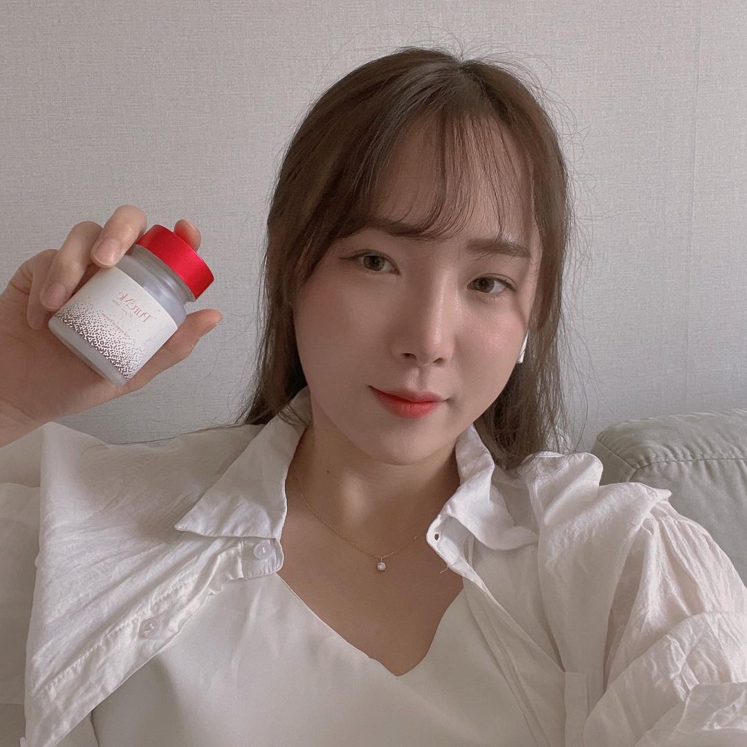 민채아 / ᴍɪɴ ᴄʜᴀᴇ ᴀ on Instagram: “#유료광고 #협찬 ⠀ ⠀ 최근 엄청 먹었더니 달덩이 같은 내 얼굴을 위한 클렌즈🌝 이너 클렌징을 통한 숨겨진 나의 모습 찾기(!!) ⠀ 하루 세알, 클렌