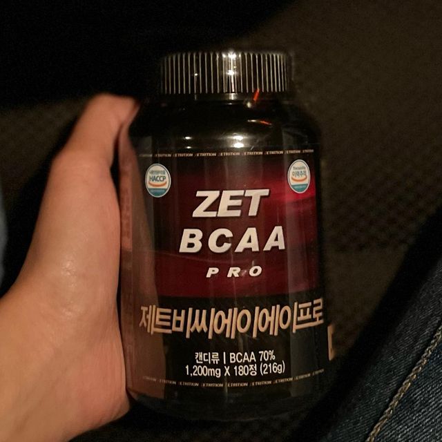 @najunasee on Instagram: "운동하면서 꼭 챙겨 먹고 있는 비씨에이에이 근손상 회복을 빠르게 돕고 화학첨가물이 없고 아미노산 형태로 단백질 공급에 아주 도움이 되었어요~~"