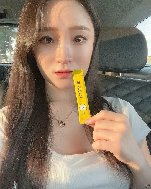 @http.hw_2 on Instagram: "⠀ ⠀ 365일중에 400일술먹는사람에게 꼭필요한 숙취해소제 🤭 ⠀ 포장부터 깜찍한 취했냥은 블루베리맛이라 거부감도없고 작은사이즈라 가방에 쏙 넣고다니기 좋아서