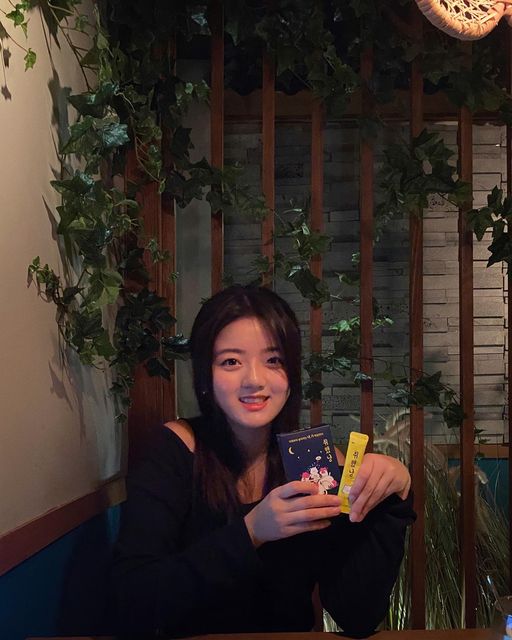 임현경(林炫卿) on Instagram: "#광고 #협찬 술자리 필수템! #취했냥 숙취해소제입니다!🍻 물없이 섭취 가능하고 맛은 바나나 맛이여서 부담없이 먹을 수 있어요! 저는 술먹기전,후에 한포씩 먹