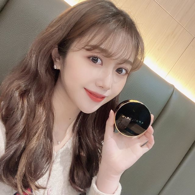 한나 on Instagram: "🌿💧 . . . . #에이프릴스킨 #aprilskin #매직스노우쿠션3 #매직스노우쿠션3.0#매직스노우쿠션 #쿠션추천 #밀착쿠션 #착붙쿠션 #쿠션파운데이션 #AD @aprilskin_korea #지속력좋은쿠션