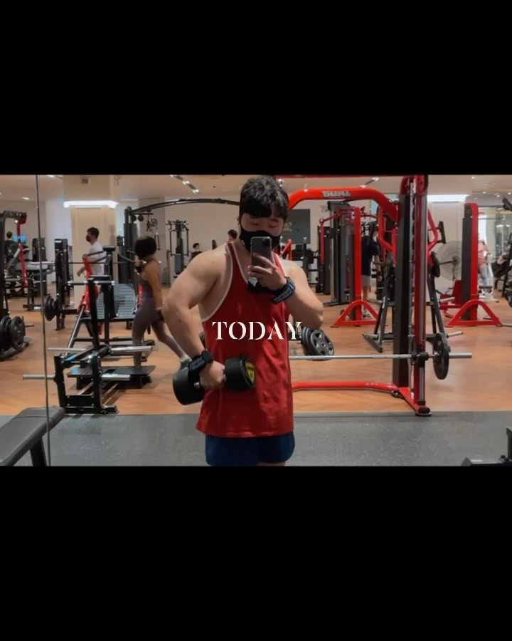 #daily #오운완🏋️ #workout 
.

.

.
헬린이의 운동일지
월요일  많이먹어서 운동하기🔥🔥🔥

연휴 잘 보내셨나요🙋🏼‍♂️

저는 엄청 먹고 3kg 쪄서 돼지 꿀꿀🐷

의도치 않은 추석 맞이 태극기 style🇰🇷

많이 먹어서 운동하기 힘들었슴돠😭

🔥🔥🔥힘들어도 2시간 오운완💪🏻
(지쳐서 눈감은거에요....🤭)