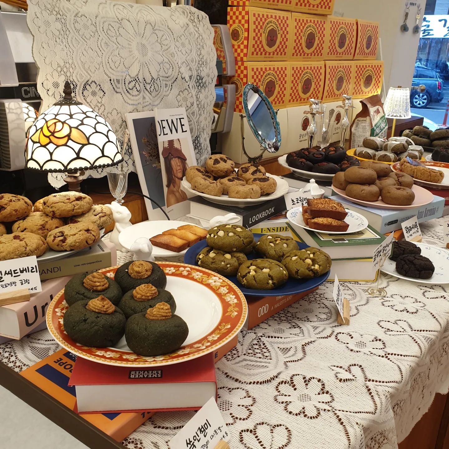 🍪

오랜만에 홍대나들이

NO 백밀가루/백설탕/버터/계란/우유
연남동 비건쿠키 꿀넹쿠키
ggulneng_cookies

비건이지만 전혀 이질감 없이
밀도 높고 단백하고 너무 맛나네

휴일 마지막날
젊은이들이 많구나

#연남동쿠키 #꿀넹쿠키 #비건쿠키 #연남동디저트
