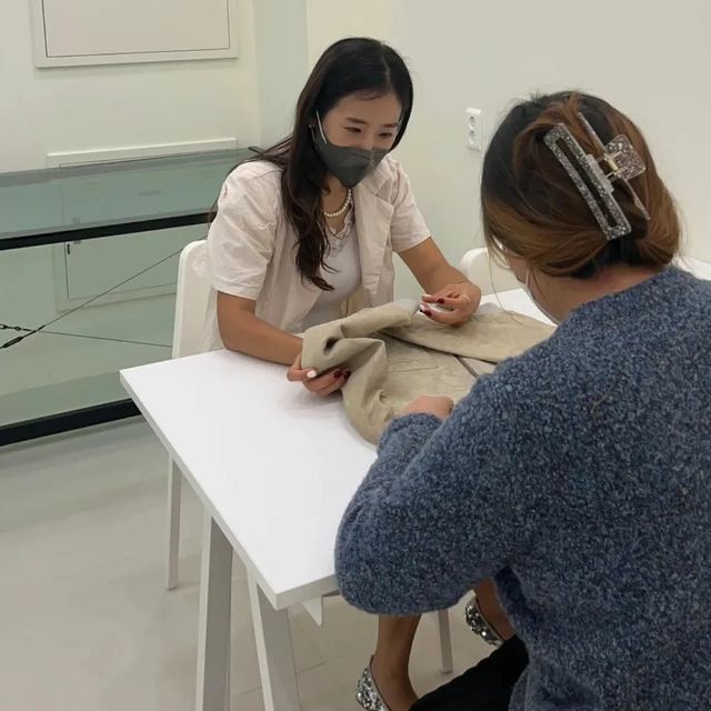 스텔라 | Miseon Lim on Instagram: "광고 입니다 중고거래의 새로운 플랫폼 리품 repoom 최근 착용하지 않고 신발장을 차지하고 있는 브랜드 부츠를 판매하면서 알게된 리품 판매 결정 전에 구입 하