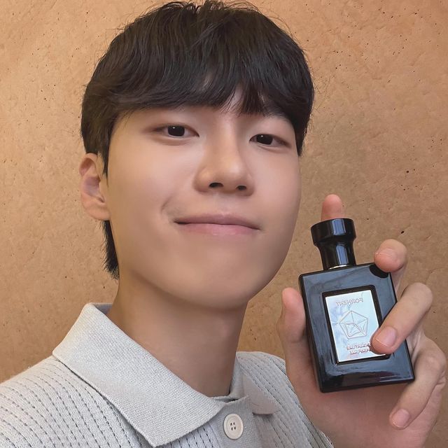 𝚣𝚑𝚎𝚘𝚗𝚐𝚑𝚊 on Instagram: "#광고 요즘 매일 가방에 가지고다니면서 뿌리는 향수🫧 어떤 컨셉, 코디에도 어울리는 향ʕ•͡-•ʔ 강태오, 카리나 향수로 유명한 포맨트에서 세계적인