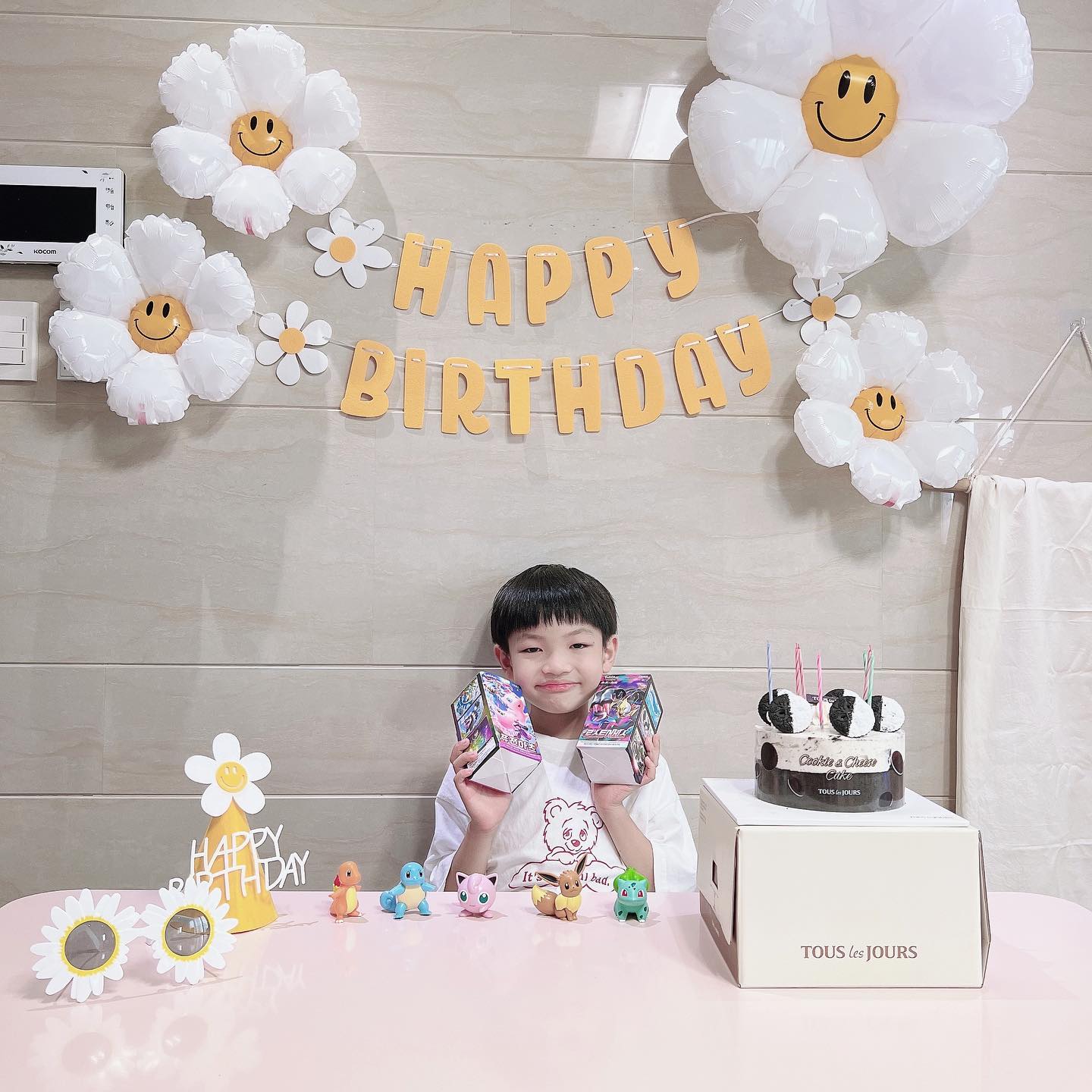 기다리고 기다리던 너의생일🎂

생일선물로 포켓몬카드 😂😂
준석아 아프지말고 건강하자🤎

#8살 #생일 #초딩오빠 #초1 #첫째아들 #생일선물 #포켓몬카드 #생일축하해