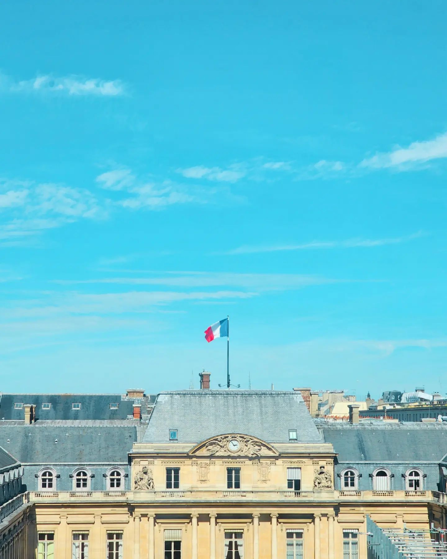 3년만에 돌아온 파리 🇫🇷

낯설고도 익숙한 느낌의 도시,
하늘은 맑고, 좋은 사람도 만났다.
잊고 있던 여행의 행복을 돌려받은 느낌.

Paris de retour après quatre ans.