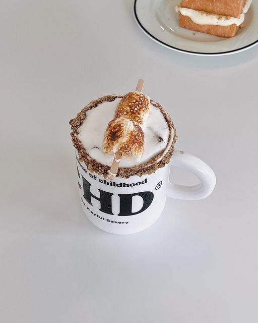 sᴛᴇʟʟᴀ ᴋɪᴍ ✨ on Instagram: ". 성수동 신상카페 차일디쉬 @chd.bakery 정식오픈이 아닌 가오픈 기간에 다녀왔다. 올리브컬러의 인테리어에 디즈니 음악이 잔잔하게 흘러나오고 모래성, 그