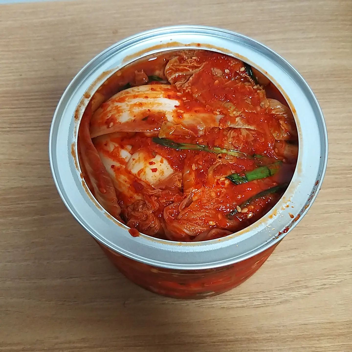 #할인구매 chef_e_chan #알배기겉절이 #셰프애찬
셰프애찬 알배기 겉절이 김치 1kg 
쌈배추로 만들어 고소란 알배기 겉절이 에요 
1kg 캔에 담겨져 있어 꺼내서 먹기 간편해요 ! 
집에 꼭 김치가 있어야 하는데 냉장고에 두고 먹기 좋아요 
뚜껑만 닫아서 냉장고에 넣으면 되니 간편해요
셰프애찬만의 특별한 양념으로 만들어져 맛있게 먹을 수 있어요 
수육 삼겹살 등 고기요리에 느끼함을 잡아주니 고기와 같이 먹으면 맛있어요!
#겉절이 #배추겉절이 #배추김치 #보쌈김치 #김치 #신상품나왔을땐 #08L