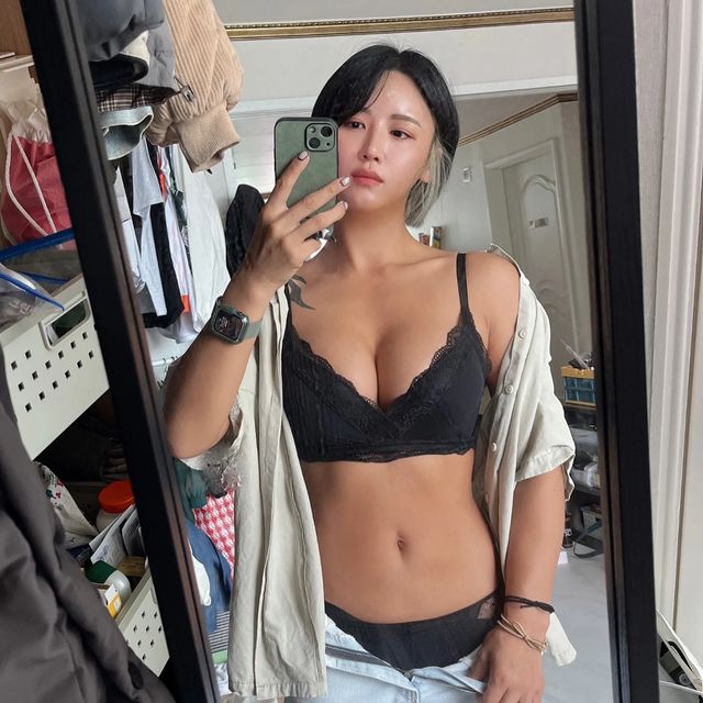 김류아 on Instagram: "#광고 < 에블린 볼륨브라렛 > ⭕ 제품소개 - 편안함+볼륨 = 에블린 볼륨브라렛 - 출시 한 달만에 완판된 상품😁 1. 기본 패드(탈착 가능한 추가 패드) → 볼륨 조절 가능 2.