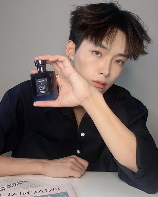 MINU • 강민우 on Instagram: "#광고 @forment_official 제가 요즘 빠져 있는 향수는 바로 #포맨트 시그니처 퍼퓸 코튼 디어나잇이에요!! 포맨트는 방탄소년단 정국과 에스파 카리나 향수로 유명하고