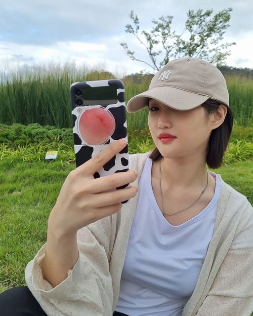 @m._.ran on Instagram: "물복vs딱복🍑 나는 딱복 ! 복숭아 그립톡 쫌 귀욥넹🖖 그립톡 맛집 @quatrocomma #광고 #복숭아그립톡 #신상그립톡 #콰트로콤마 #과일그립톡 #디저트그립톡 #음식그립톡 #맛있