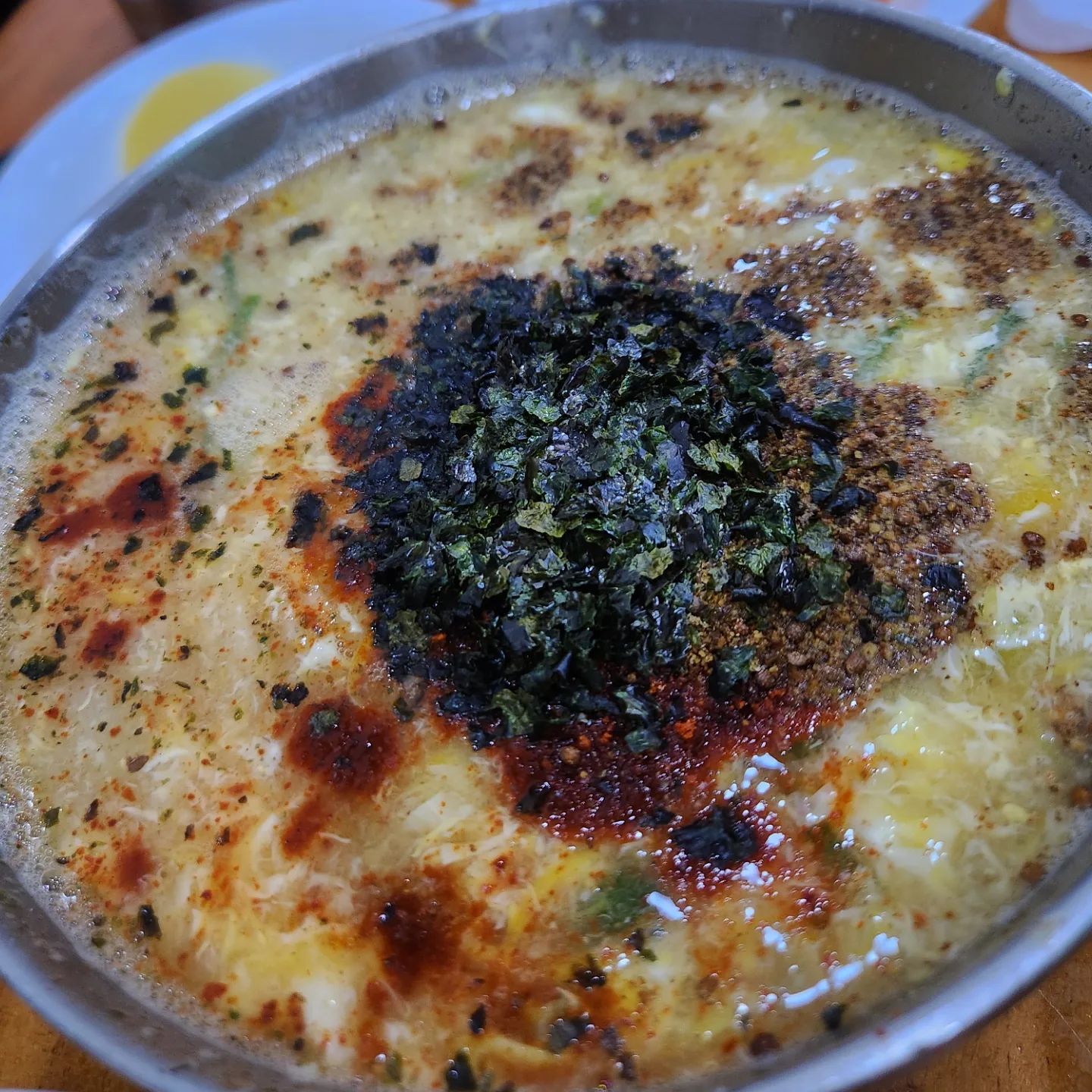 -
전주맛집하면
빼놓을 수 없는
베테랑칼국수🍲
.
오픈하자마자
사람들이 몰려들기 때문에
부지런히 가는 걸
추천드려요!
.
자세한 맛집 후기
및 전주여행 추천코스는
블로그에 기록해두었어요♡
.
#전주한옥마을 #전주여행 #전주맛집 #전주한옥마을맛집 #전주베테랑칼국수 #전주여행필수코스 #전주뚜벅이여행 #친구랑여행 #국내여행지추천 전주여행꿀팁 #베테랑칼국수