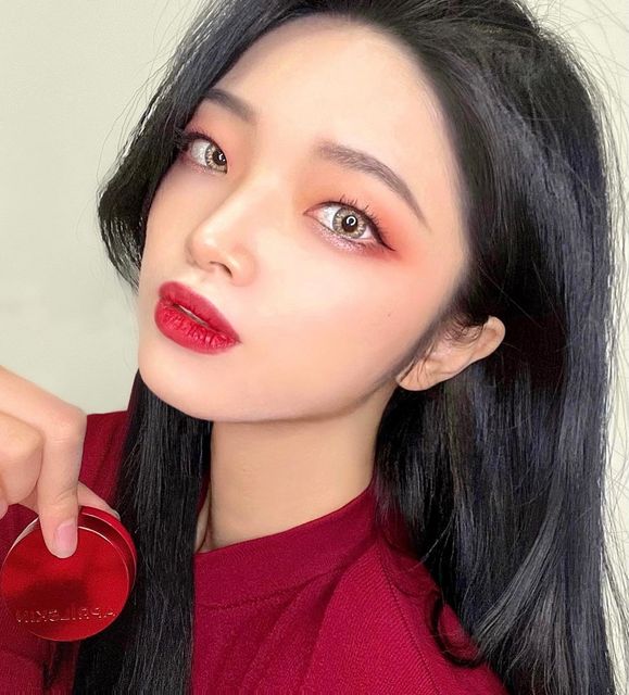 이희아 on Instagram: "#광고 #@aprilskin_korea ♥️ 히어로 쿠션 미니 기획세트(본품+미니쿠션) ♥️ 쿠션명가 에이프릴스킨 히어로 쿠션 론칭 1주년 기념으로 한정 출시된 스페셜 기획세트