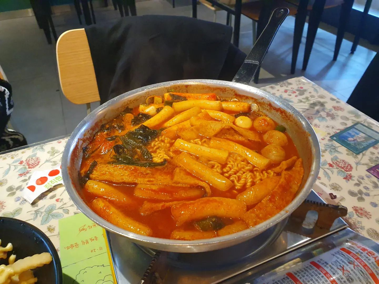#미역떡볶이 #건대입구맛집 #버터감자 #버터갈릭감자 #파채튀김 #파튀김 #튀김 #감튀 #감자튀김 #즉석떡볶이 #맛있다 #떡볶이 #여고생 #여대생 #맛집 #분위기 #옛날 #감성 #친절 #떡 #미쳤다