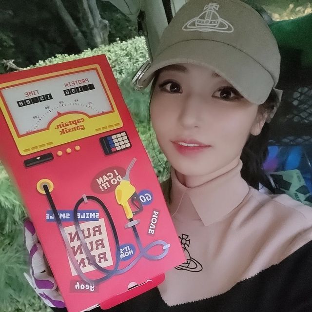 용봉🐢 on Instagram: "#간식대장 의 간식에디션 은 컨셉별로 너무좋고 맛난것들만 잔뜩 들어있어요 너무나도 애정하는스토어❤️ @captain.gansik 케이스들도 너무 이뻐서 #아이선물 이나 #연말모