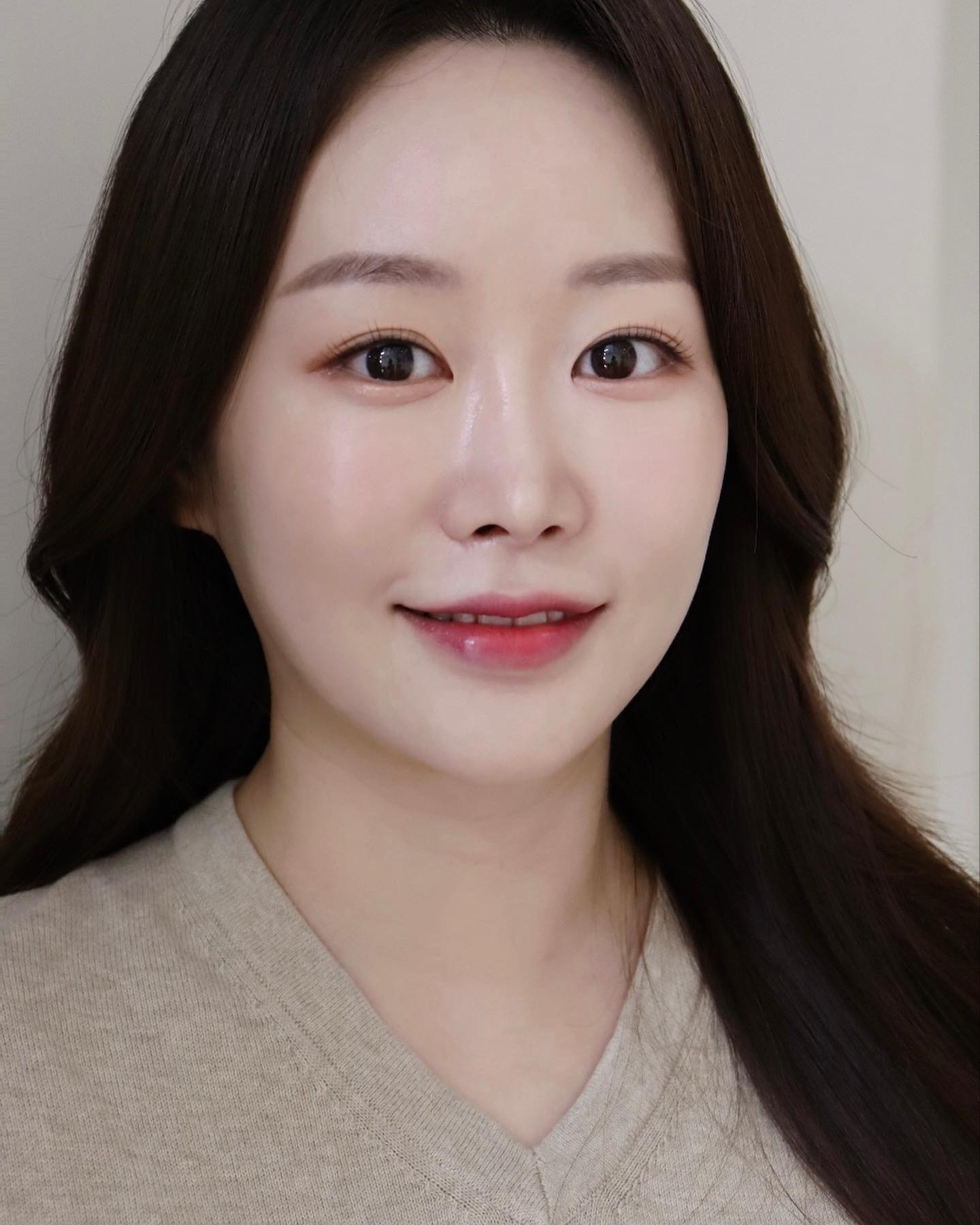 데일리 메이크업 받고 여권사진 찍기👒
10년 쓸꺼니까 깔끔하게ㅎㅎㅎ 메컵: makeup_hye.min 🤍
#fff #selfie #makeup #헤메 #메이크업그램 #메이크업 #프로필메이크업 #프로필사진 #팔로우그램