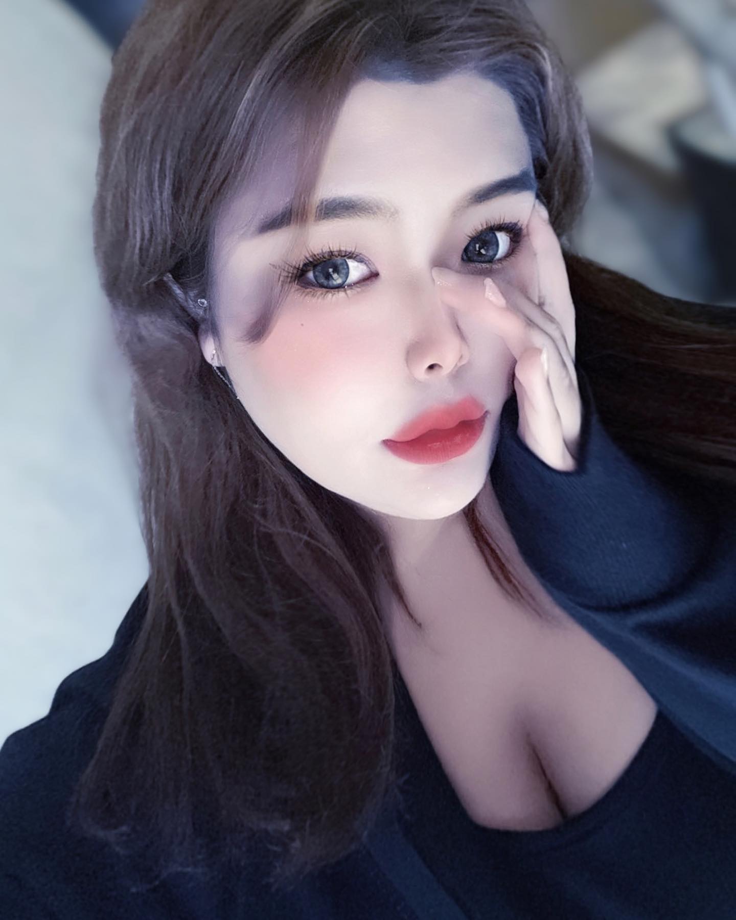 #협찬
.
.
.
셀카쟁이들 어서 모이세효 🙆🏻‍♂️🙆🏻‍♀️

제가 좋은 기회로 #메이투 에서 VIP 혜택을 제공 받아 요즘 이 어플을 사용하고 있는데 지금까지 써 본 사진 어플이랑은 차원이 달라서 소개해 드리려구요 (속닥속닥)

사진 찍을 때 마다 얼굴에 비수기가 온 것 같고 얼태기 온 거 같고 콤플렉스가 너무 잘 보이는 거 같아서 좀 고쳤으면 좋겠다 싶은 부분들 있잖아요 ?? (나만 그런가..) 그런 부분들을 싹 다 잡아주는 #뷰티캠 사진어플이에요 👍🏻

윤곽선, 코높임, 턱라인, 입술필러, 리프팅, 얼굴볼륨, 얼굴모양, 눈모양, 코모양, 입모양, 눈썹모양 등 아주 미세하고 섬세한 부분까지 전부 터치가 가능해서 내가 원하는 모습으로 수정 가능한 게 제일 좋은 것 같아요.

가상 성형 체험도 가능하고 성형 전에 뷰티캠의 메디컬 뷰티 기능을 적용해서 눈, 코, 입술, 피부색, 얼굴형, 몸매 등을 먼저 이상적으로 바꿔보고 그 사진으로 의사 선생님과 상담 가능하니 더 유용한 어플이 아닐 수 없어요 !!

우리 모두 예쁘게 보정해요 >_<🧡

#BeautyCam #메디컬뷰티어플추천 #가상성형 #성형전필수 #가장아름다운나를찍어봐 #아이폰 #갤럭시 #촬영 #모델 #협찬 #사진스타그램 #사진보정 #사진소통 #사진계정맞팔