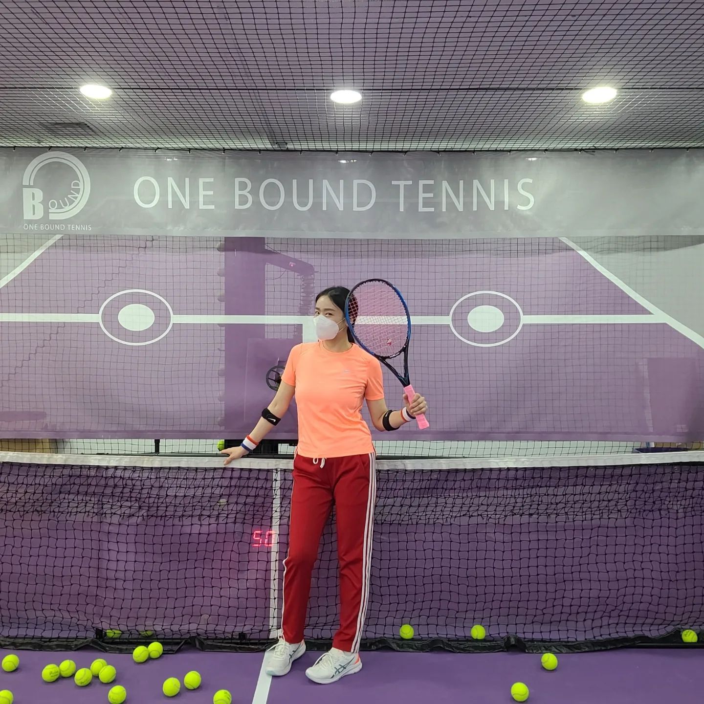 영하의 기온을 뚫고 연습하러 감✌️
오늘도 열심히 테니스연습 끝!!😚
🎾 그 와중에 테니스라켓 자랑 뿜뿜

#플레져챌린지02  #플레져 #테니스연습 #테니스 #테니스연습 #테니스초보 #테니스치는여자 #원바운드테니스 #원바운드테니스광진점 #테니스타그램🎾