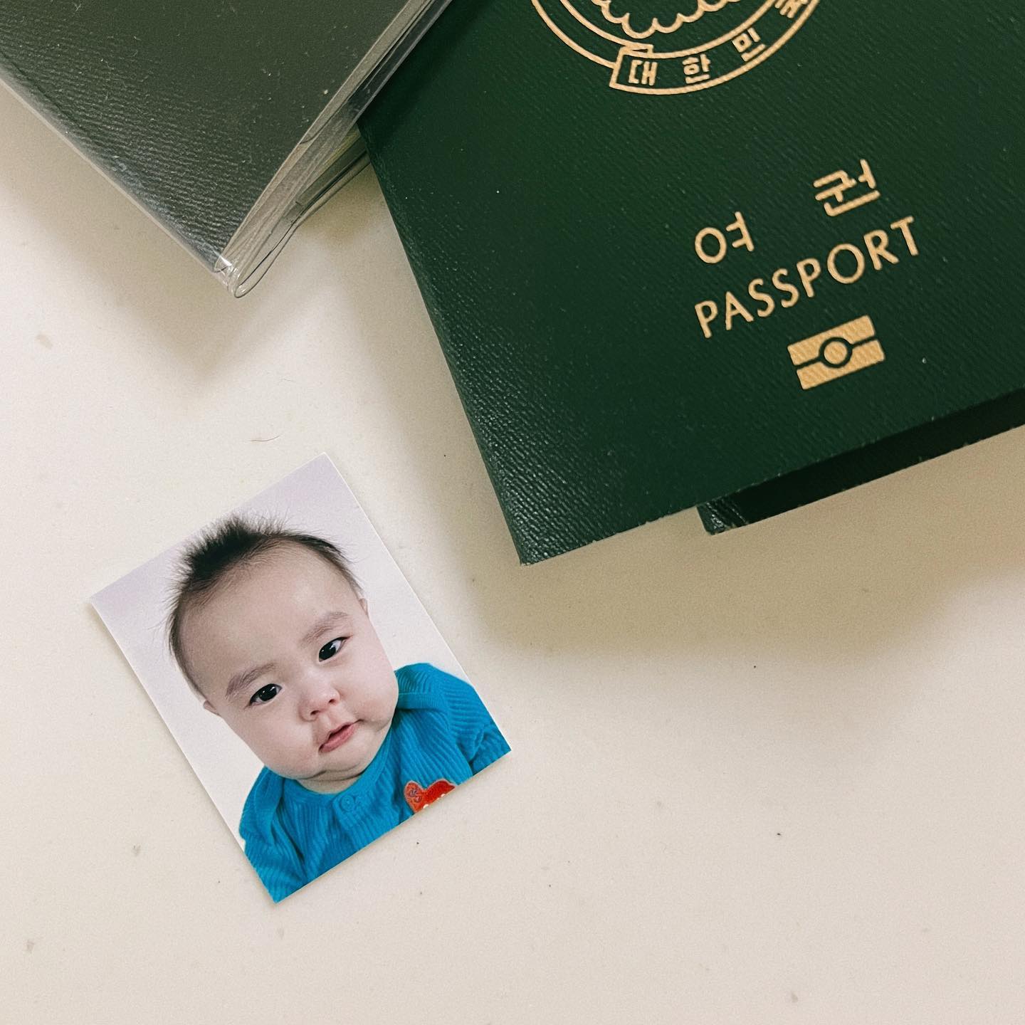 #KIMLIAN +195
울아들 첫 여권만들기👶🏻
급으로 대충 #셀프여권사진