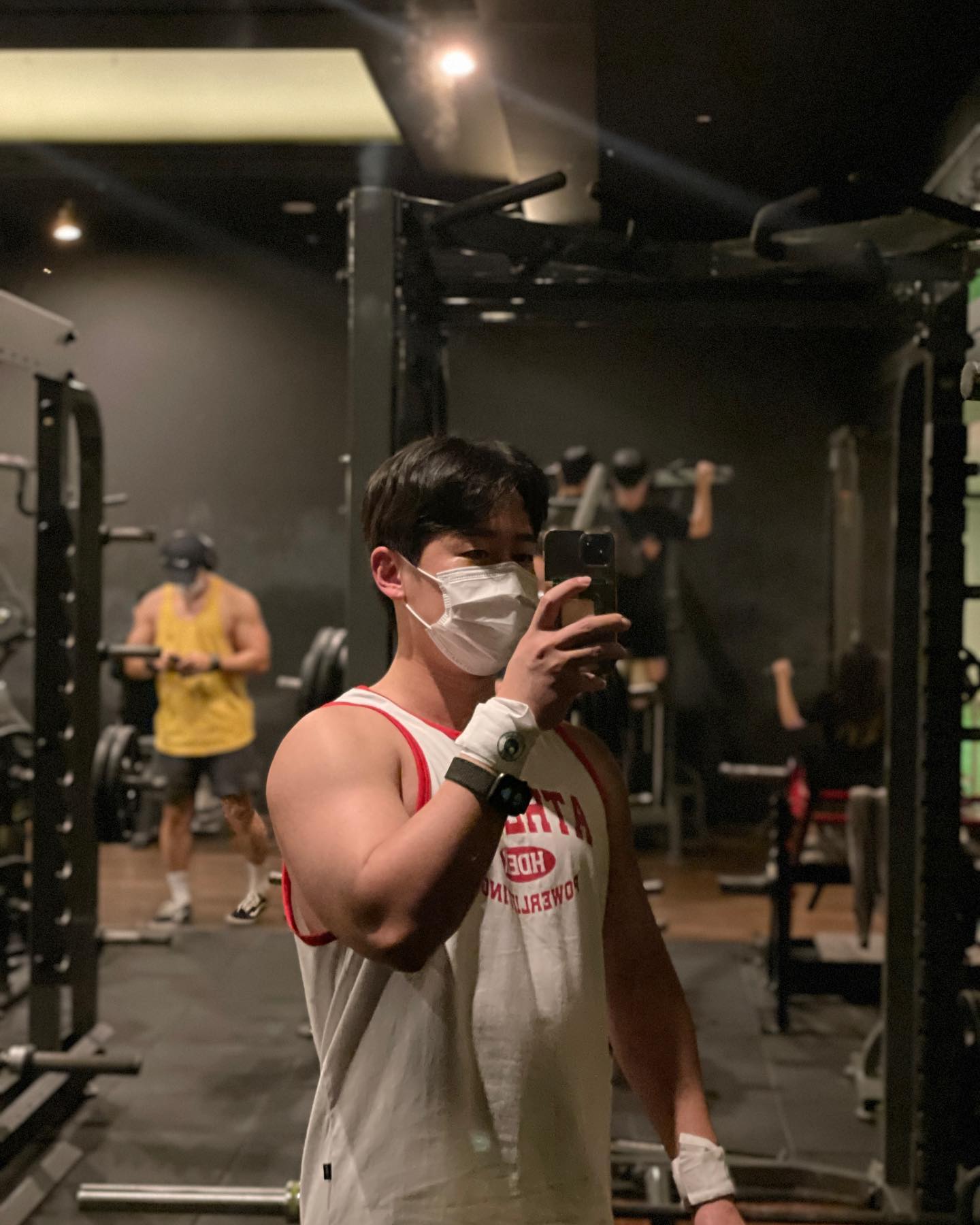 #오운완

[duo👫🏻]

1. standing lateral raise
 (20x5, 30/10kg)
2. dumbbell press
 (15/20x5, 18/5kg)
3. rear deltoid
 (15/20x5, 35/10kg)
4. biceps curl
 (20x5, 40/15kg)

야근에 늪에서 허우적하다 오랜만에 인스타하니까 기분이 째져~~~🎶
갑자기 날씨가 많이 추워졌네요, 독감 조심 또 조심하고 명절까지 달려봅시다🏃🏾
