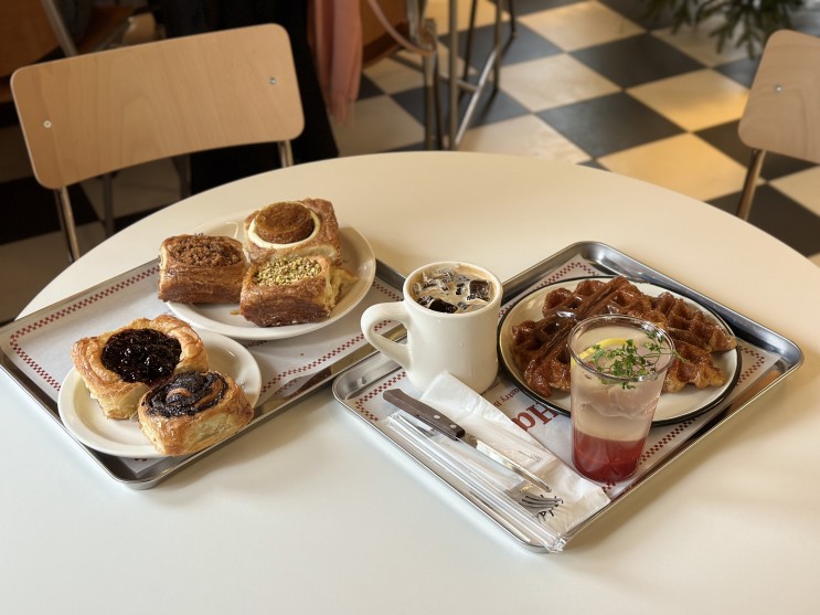신사역 카페 새들러하우스 플레인 크로플 말고도 맛있는 메뉴가 잔뜩