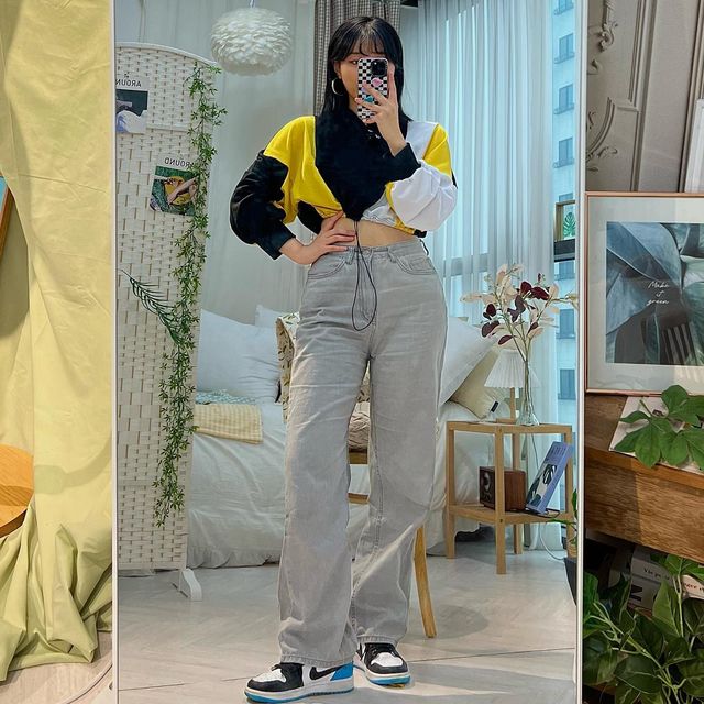 lookbook__ on Instagram: "이런 옷에 링귀걸이는 환상..💛🖤"
