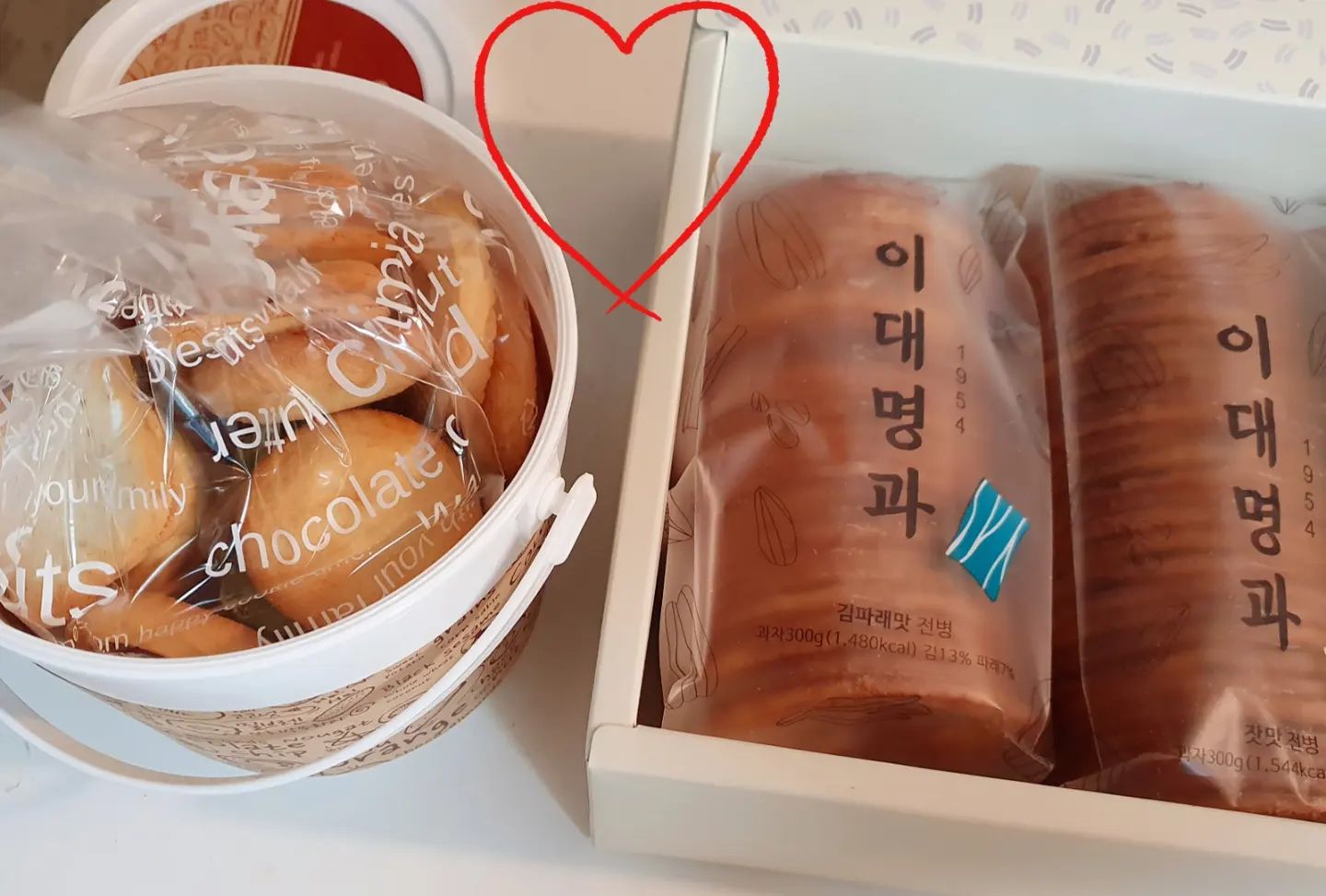 💛 따뜻해,감사해 

말하지않아도  느껴지는 그마음에,
내마음도 몽글몽글 
나에게  늘 따뜻하고 힘이되주는사람

어릴때부터ㅋ언니가 그렇게도 갖고싶었는데 ~~ 진짜 친언니같은 💕

나를 진심으로 생각해주는
사람이있다는 건 참 감사하고 또감사한일.

고마워♡진짜진짜룽~~~

#친구#내사람#소중해#감사해#향복해