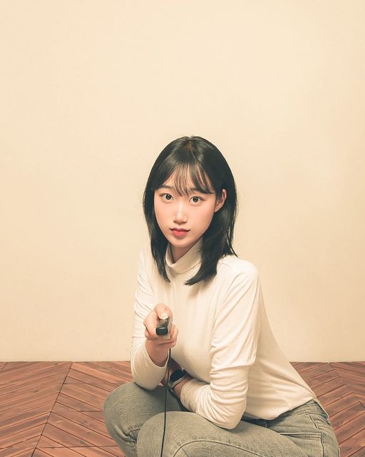 권나롱 on Instagram: "기간제 스물다섯살 앙농!📸 새해 기념 사진 한 장씩들 찍고갑시다~~
<오늘, 우리 사진관> 성신여대점
⠀
기본 보정 살짝쿵 들어간 원본을 전체 무료로 보낼 수 있는 인심에 세상 아직 따뜻하다 생각했는데, 따뜻한 필터색감 보고 겨울철 맛집마냥 속 든든해짐!!
⠀
깨끗하고 프라이빗해서 혼자 데뷔 한 것 마냥 사진 찍고 왔네용ㅎㅎ
딱! 지금 졸업하는 대학생들 위해 학위복도 준비돼있는 센스만점... 아니 억점 사진관!🙊
⠀
#광고#성신여대사진관#성신여대셀프사진관#졸업사진#성신여대졸업사진#고려대졸업사진#고대졸업사진#한성대졸업사진#성북구셀프사진관#성균관대졸업사진#셀프졸업사진#성신여대셀프스튜디오#성신여대맛집"