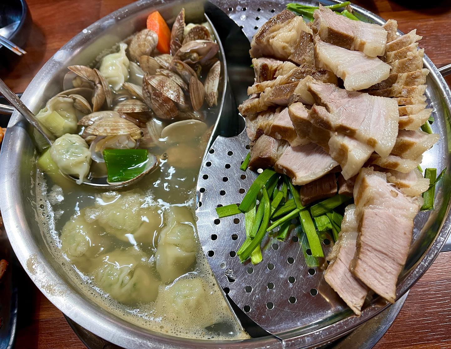 22.01.21
군산 중앙로 군산칼국수보쌈
#바지락칼국수
#보쌈