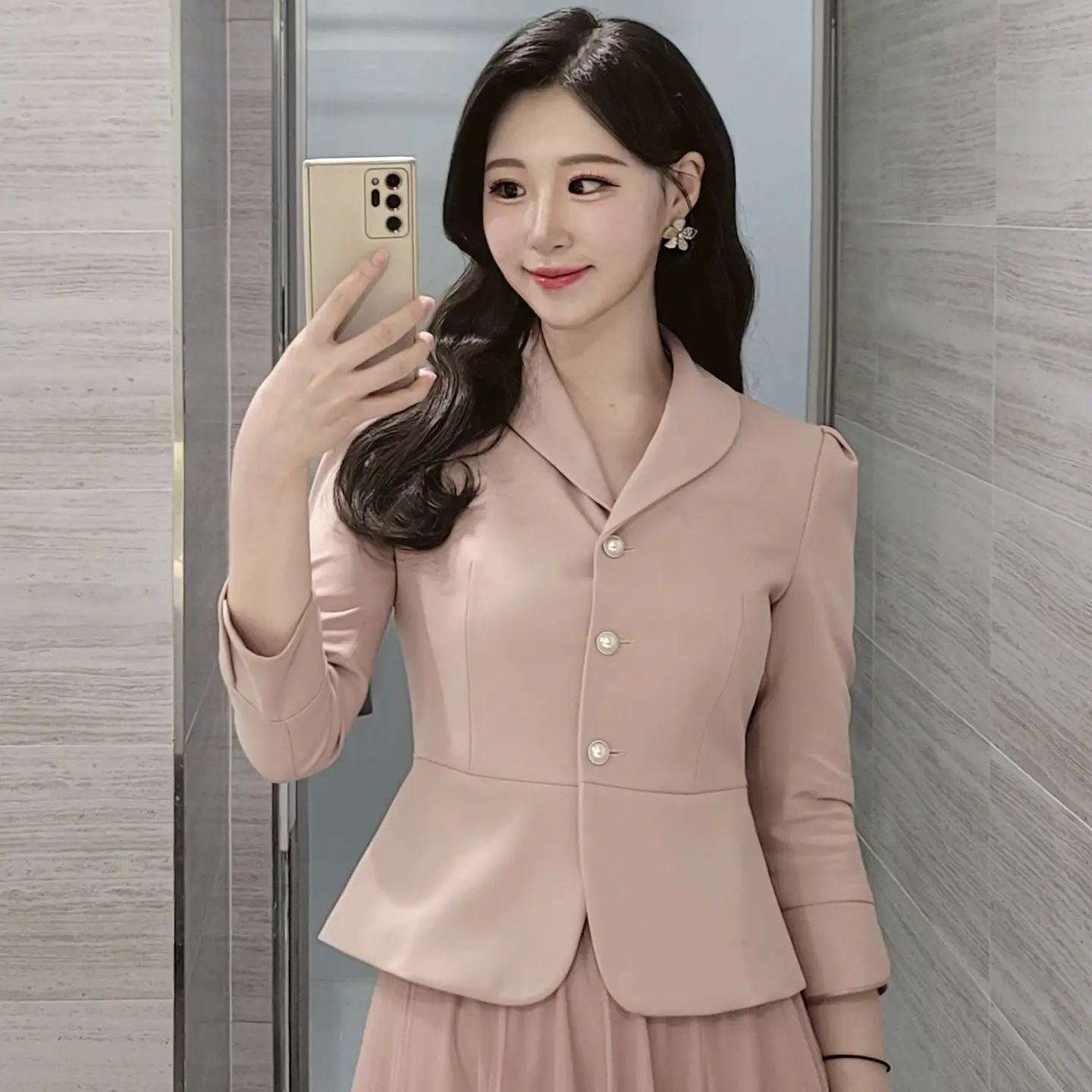 다들 #더글로리 잘 보고 계신가요¿? 난 아직...왜냐하면 한번에 몰아볼 마음의 준비가 안 됐기 때문... 그리고 연진아, 난 오늘만 기다렸어. 오늘 업로드하려고 기다린 #연진이룩 !😌🙂

#아나운수경 #방송의상