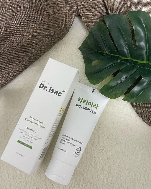 김다슬 on Instagram: "#협찬 지속력이 우수한 수분크림 닥터이삭 올인원 시카크림!!! 시카크림은 끈적이지 않고 산뜻하며 피부장벽강화 에 좋은 보습크림이예요 :) 저자극 미산성크림이라 피부