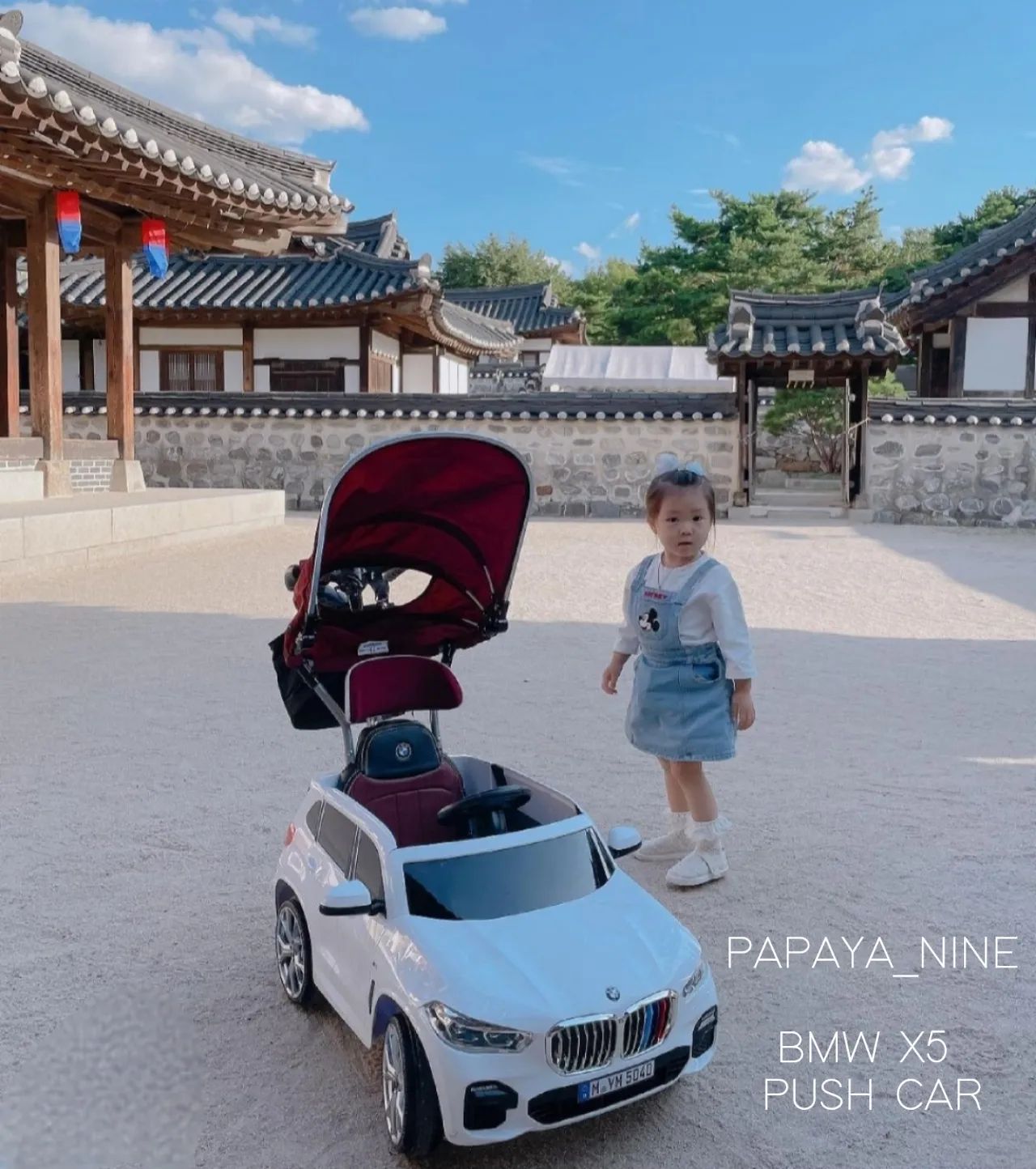 Papaya nine♡
⠀
⠀
지유가 사계절 내내 산책 나갈 때 타고 다니는
붕붕이는 파파야나인 6세대 BMW X5 푸쉬카에요!
⠀
파파야나인 6세대 푸쉬카는 라운드 풀 캐노피로
아이의 신체를 자외선으로 부터 잘 가려주어
걱정 없이 태우고 다닐 수 있어요-
⠀
보통 푸쉬카에는 브레이크가 없어 아이가 타고
내릴 때 불안불안한 마음이 컸는데 파파야나인
푸쉬카는 고객들의 의견을 반영하여 만든 브레이크
기능까지 있어 태우고 내릴 때 안심이 되더라구요!
⠀
윈드커버, 모기장, 이너백, 바퀴커버 등
다양한 악세사리까지 있어 더 좋아요:D
⠀
이번에 이너백, 윈드커버 새로 리뉴얼 됐다던데
새로운 악세사리도 푸쉬카에 장착해야겠어요🤭
⠀
☆3월 16일 목요일 AM 11:00
파파야나인 BMW & 미니쿠퍼 푸쉬카
라이브 방송으로 라방 할인가에 구매 가능☆
⠀

🏷파파야나인 papaya_nine 

⠀
⠀
#파파야나인7기엠버서더
#파파야나인 #파파야나인푸쉬카 #푸쉬카
#전동차 #아기자동차 #유아자동차 #붕붕카
#유아푸쉬카 #돌아기선물추천 #유모차거부
⠀
⠀
⠀